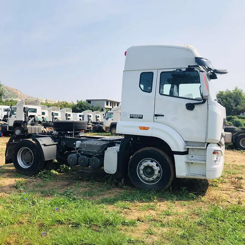 Sinotruk Howo 6 Wheelers 4*2 Truck Head Prime Mover Euro Iv 340 КС